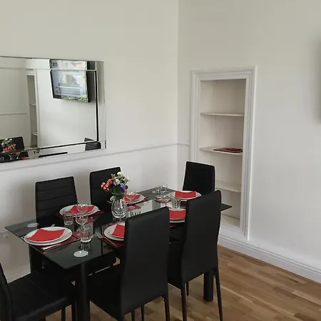 Central London 2 Bedroom Apartment-2